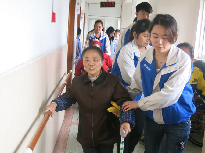 DENAIR员工前往上海第四福利院